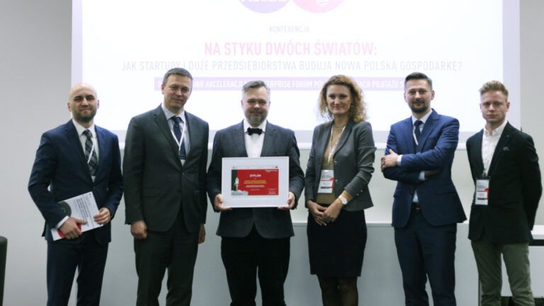 Cuprum na styku dwóch światów